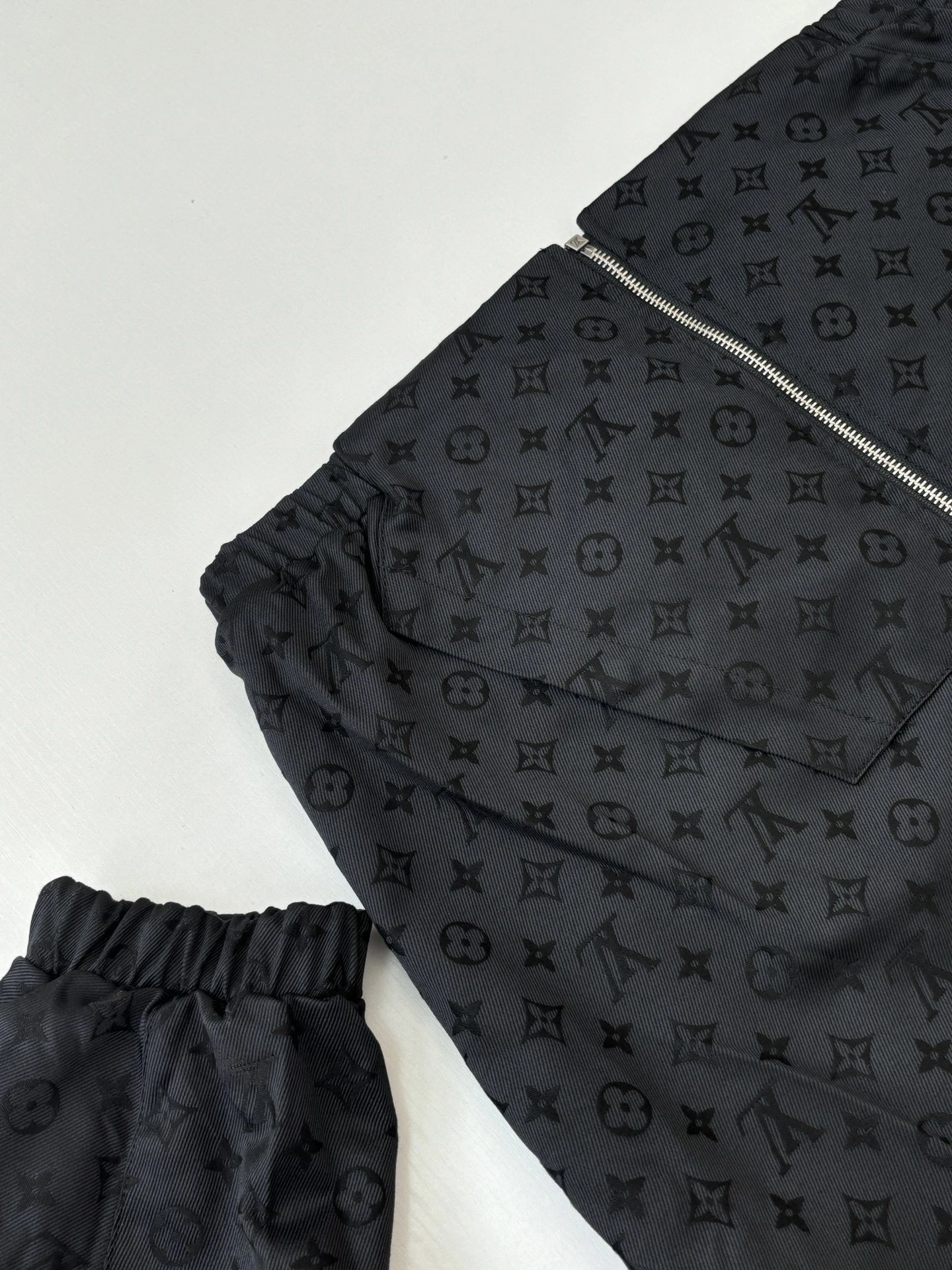 wg.luxury-- 8V reversible item: E-F000J0201